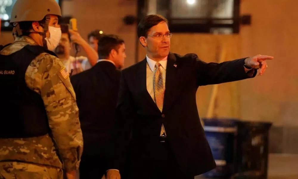 Κόντρα Τραμπ με Εσπερ γιατί αρνήθηκε να κατεβάσει στρατό
